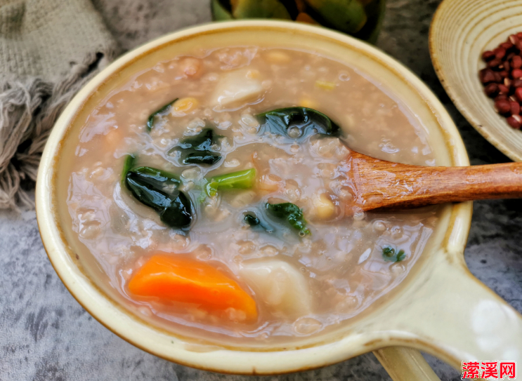 鱼头泡饼的家常做法步骤，鱼头泡饼的家常做法